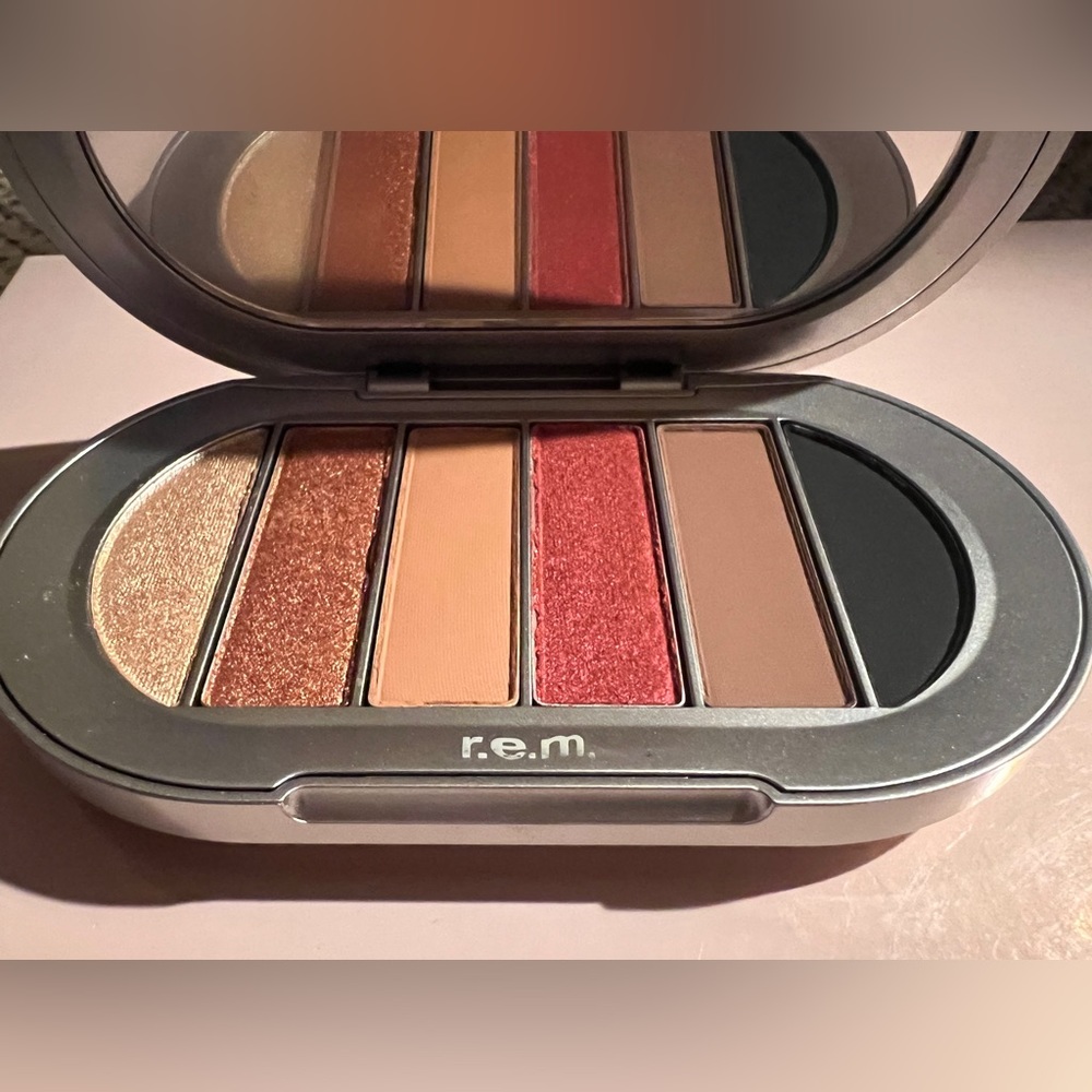 NIB REM BEAUTY EYESHADOW PALETTE